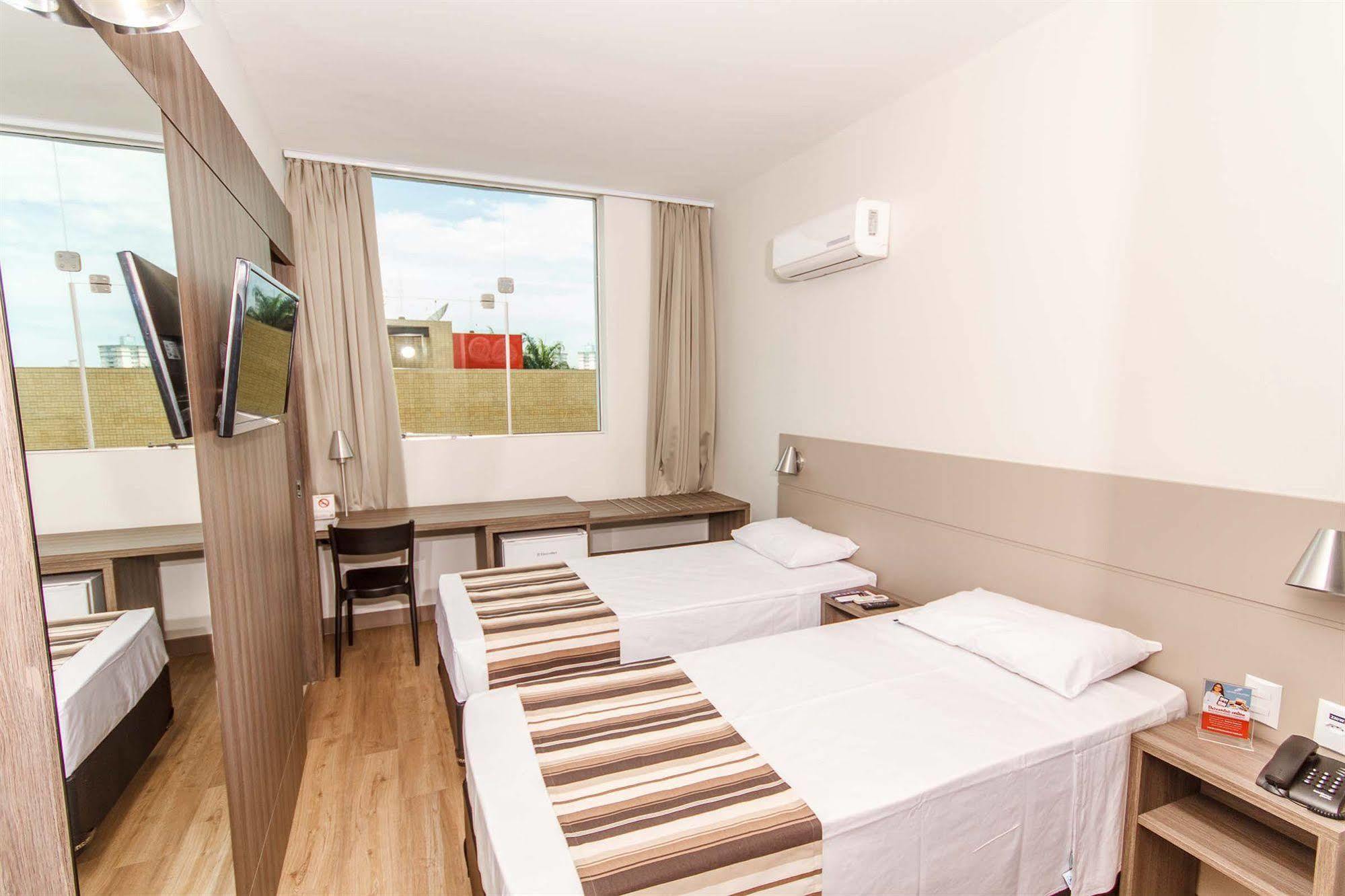 Hotel Valerim Itajai / Navegantes מראה חיצוני תמונה
